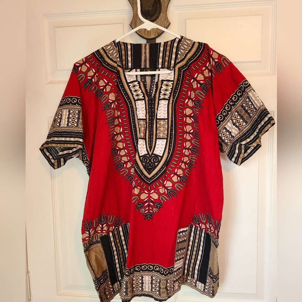 (588) Raanpahmuang Unisex Dashiki, Size: Medium Color: Red